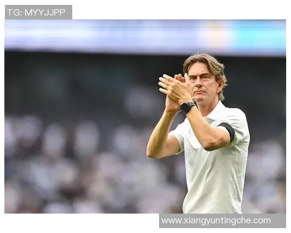 足球明星怒火中烧瞬间揭示职业生涯背后的压力与挑战