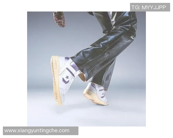 时尚与运动完美结合足球明星休闲鞋引领潮流新风尚