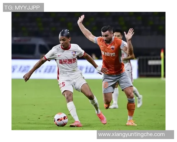 深圳足球队防反战术解析及其在联赛中的应用与成效分析